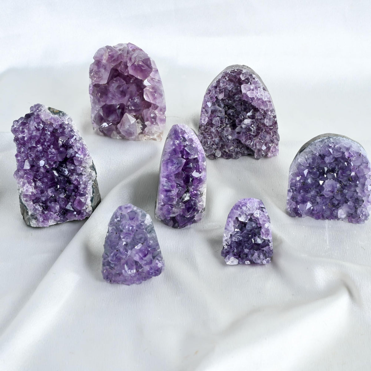 CrystalHola 200-700g Selected Raw Geode Quartz Cluster Home Feng Shui Ornaments Energy Stone Healing Tools Meditation Feng Shui Decoration,Stone Display Piece, Mineral Specimen (Purple, 200-300g)