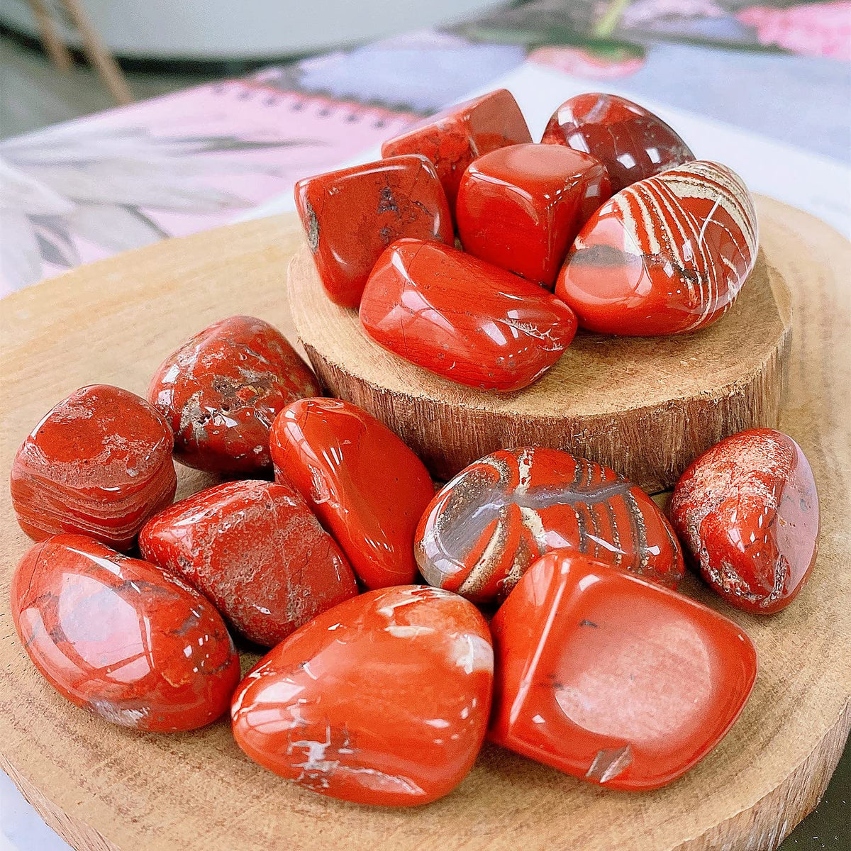 QINJIEJIE 0.9 LBS Red Jasper Polished Stones Tumbled Crystals Bulk Gemstones 0.6-1" Irregular Quartz Stone Rocks Natural Reiki Healing Crystal for Plants Vase Filler Home Decor Meditation Gifts