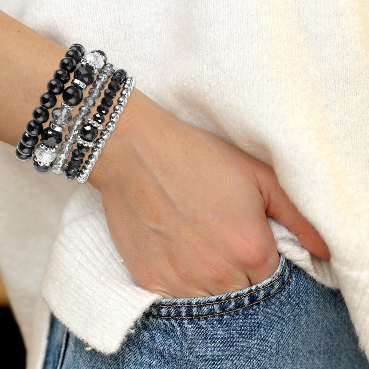 5 Pcs Beaded Stretch Bracelets Black Stackable Bracelets Crystal Bead Bracelet Boho Beaded Bracelets Stretch Layering Crystal Stone Beaded Bracelets Trendy Costume Jewelry Gifts for Women