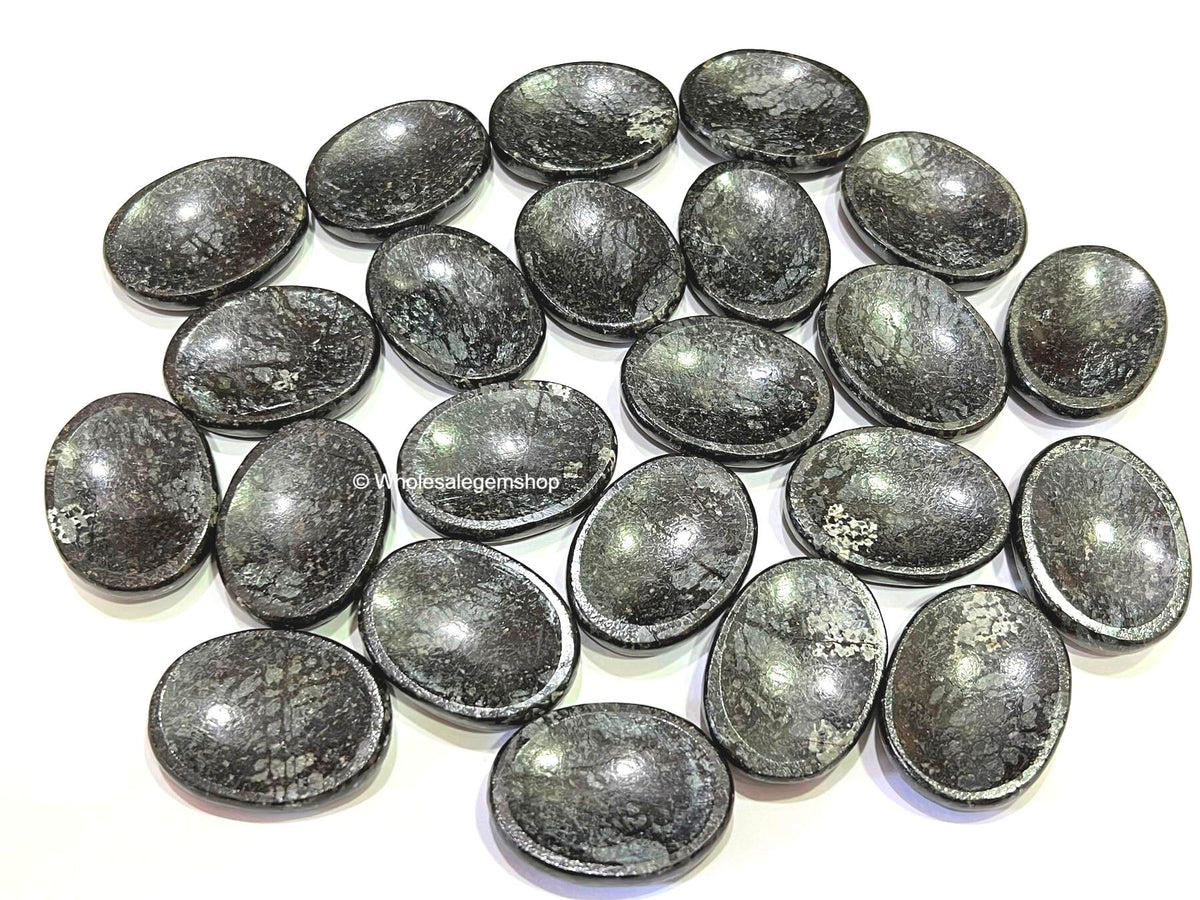 GEMSCITE Nuummite Thumb Worry Stones Metaphysical Gemstone Crystal Healing Reiki Men Women Gift Feng Shui Positive Energy Love Wellness Palm Stones Wicca Powerful