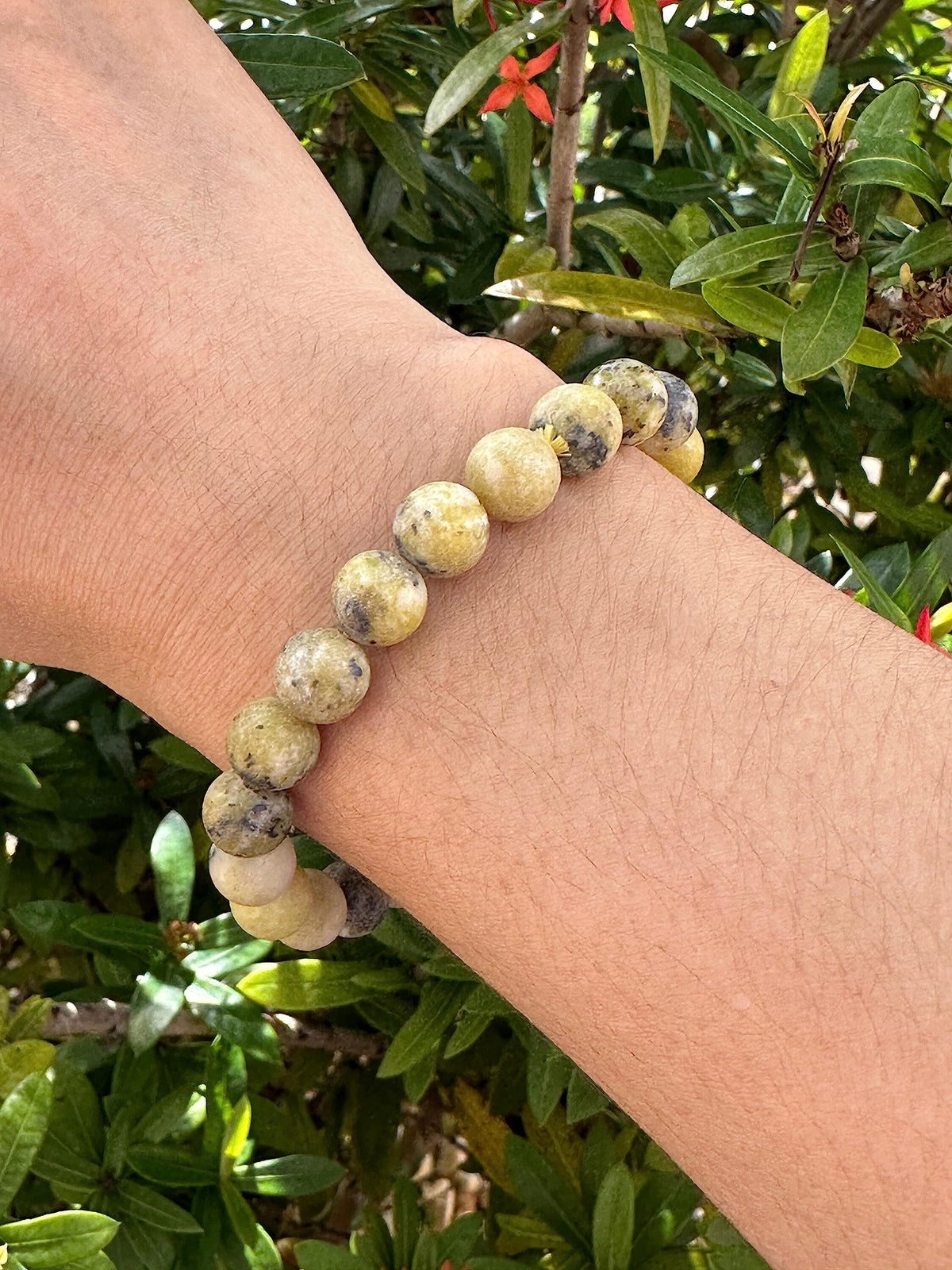 GAF TREASURES Yellow Turquoise Crystal Bead Bracelet 8mm, Genuine Yellow Turquoise Stretch Gemstone Bracelet, Healing Crystal Bracelet, Gift for Men & Women (1)