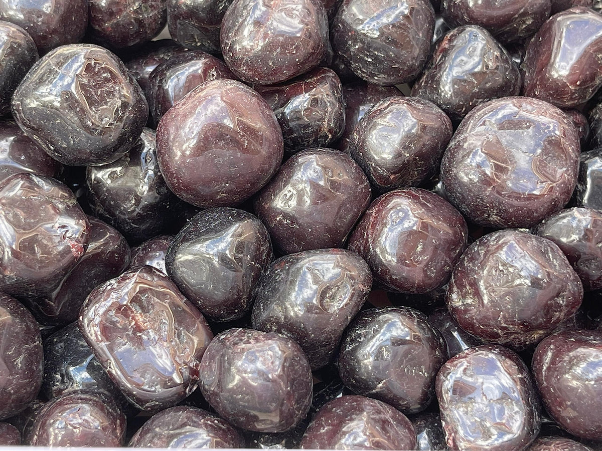 GAF TREASURES 5 Pcs Garnet Tumbled Stones, Polished Garnet Gemstone, Garnet Healing Crystals (Garnet)