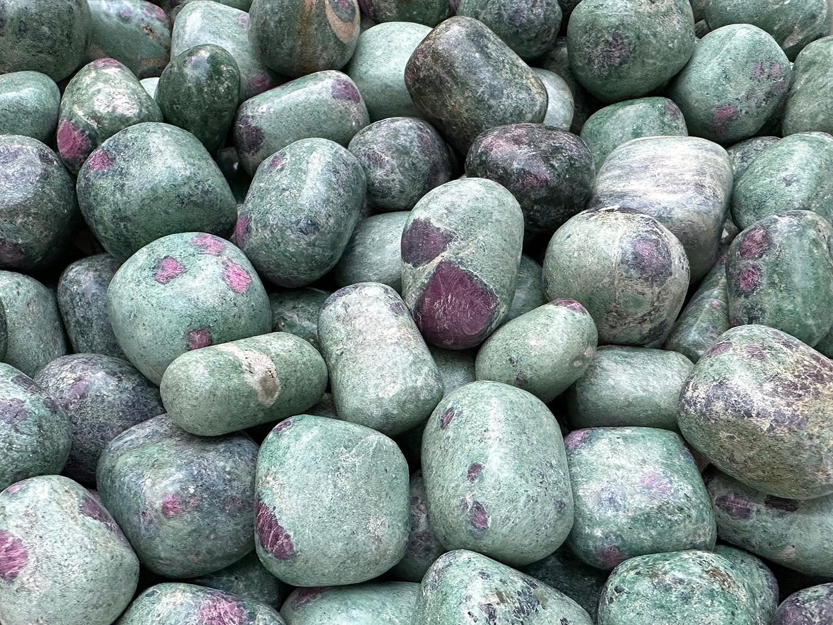 GAF TREASURES 5 Pcs Ruby Fuchsite Tumbled Stones, Polished Natural Gemstone, Healing Crystals