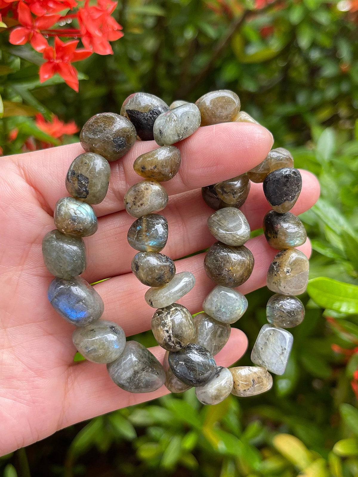 GAF TREASURES Labradorite Crystal Nugget Bracelet, Genuine Labradorite Tumbled Gemstone Bracelet, Healing Crystal Bracelet, Gift for Men & Women (1)
