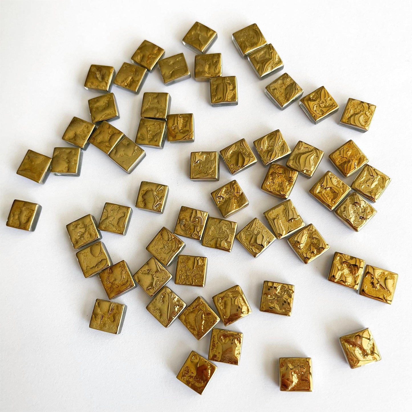 NUO RUI 100 Pcs Gold Mirror Mosaic Tiles, Mini Square Mirrors for Arts Crafts Projects (Gold)