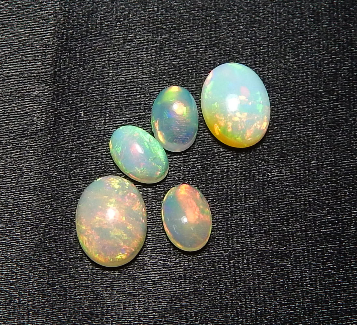 Myhealingworld Natural Ethiopian Opal 4x6mm 6x8mm oval cabochon AAA quality loose calibrated gemstones for jewelry making oval 4x6mm = 3 pcs 6x8mm = 2 pcs