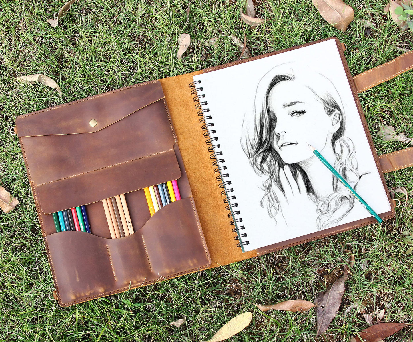 Robrasim Handmade Leather Sketchbook Cover, Artist Sketch Pad Holder for 9"X12" Sketchbook, Drawing Book and Pencil Case, Journal Notebook Portfolio with Shoulder Strap, Artist Gifts, Brown